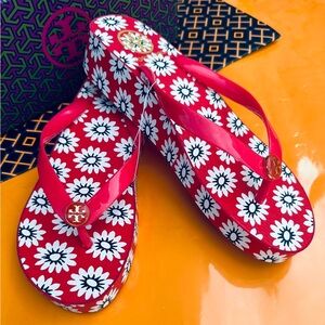 NIB Tory Burch Wedge Flip Flop Sandals PVC/EVA Gold Logo Nantucket Red Sz 8